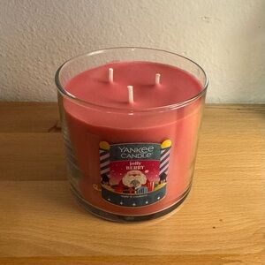 Yankee Candle Jolly Berry Pink-Red 3-Wick Jar Candle